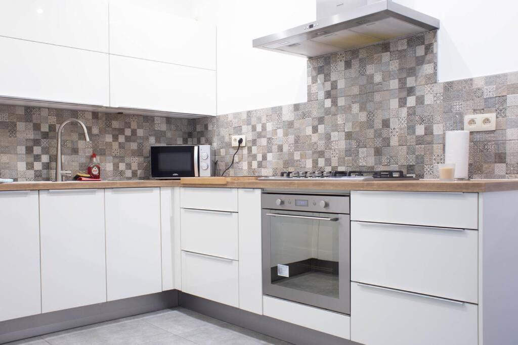 Maison 3 Chambres Proximite Aeroport Et Grand Axes Charleroi Luaran gambar