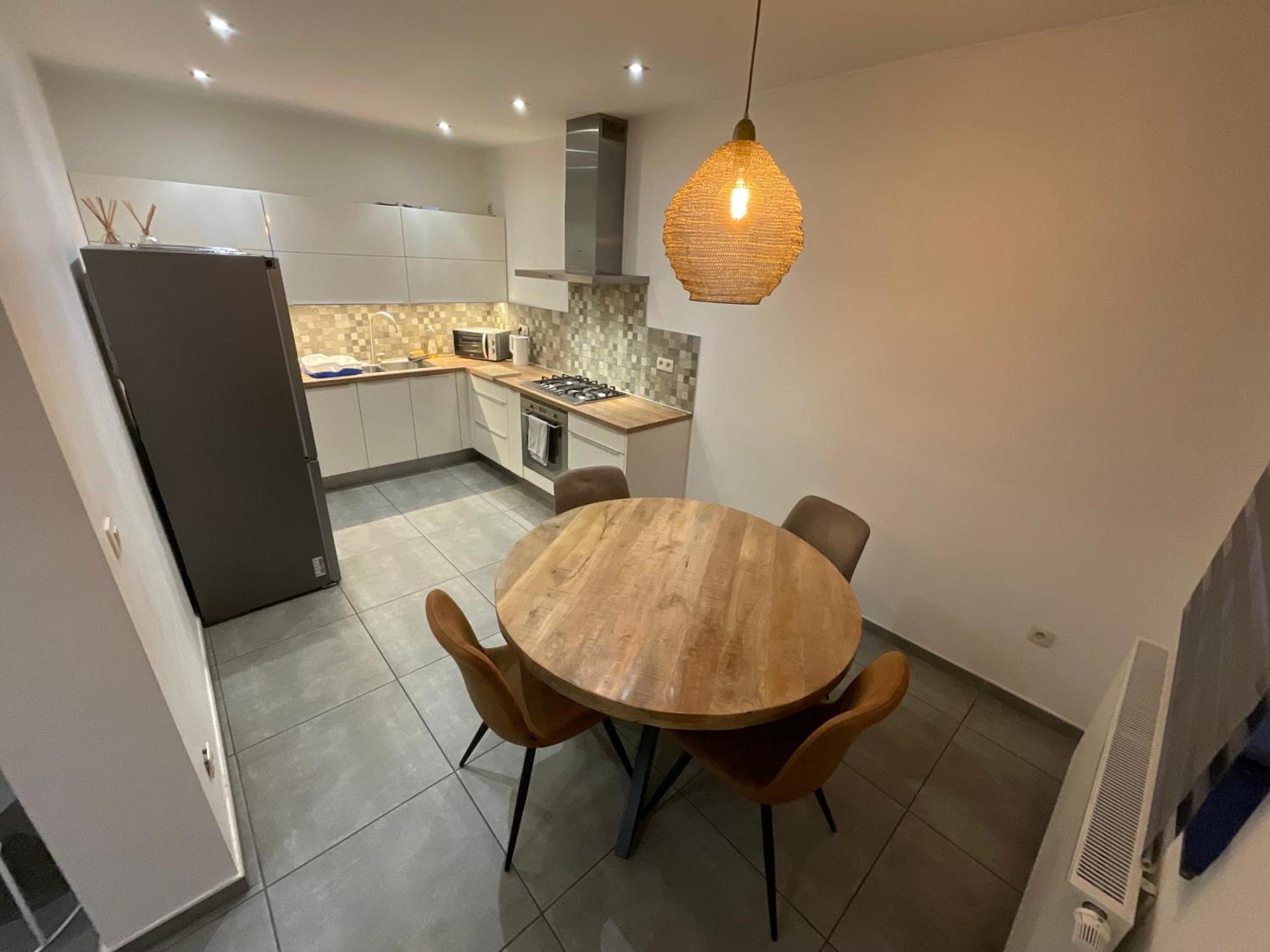Maison 3 Chambres Proximite Aeroport Et Grand Axes Charleroi Luaran gambar